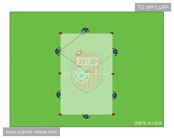 足球训练中的球员视野与战术理解